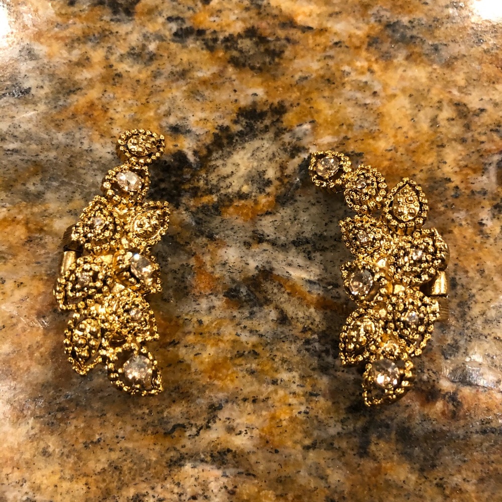 Oscar De la renta earrings